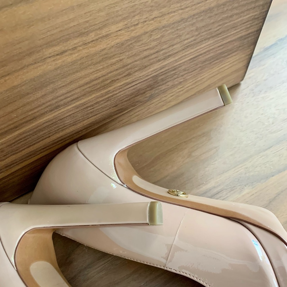 Michael Kors Patent Pumps - Picture 5 of 7